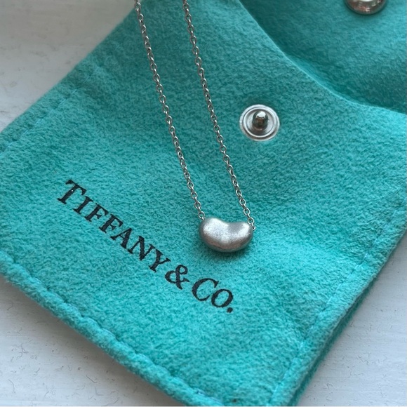 Tiffany & Co. x Elsa Peretti Bean pendant in sterling silver 9mm - Picture 8 of 9